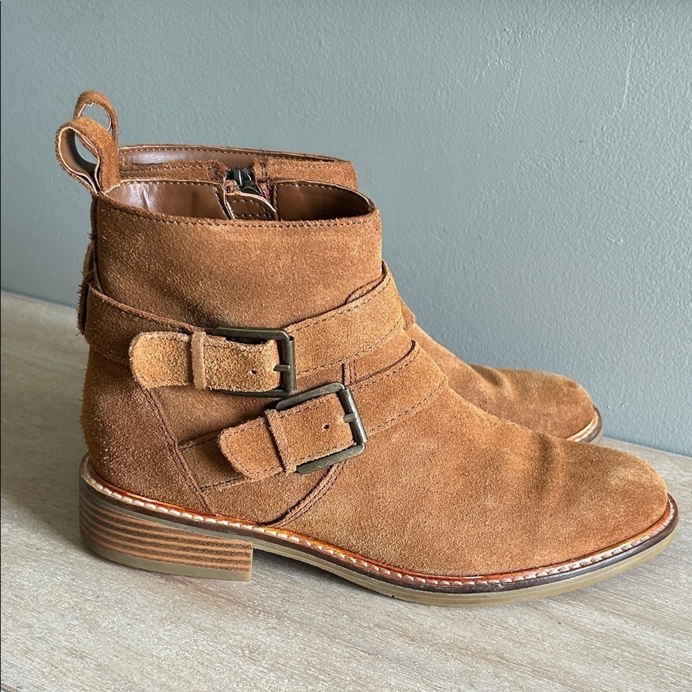 Clarks brown ankle boots women’s size 7.5​​​​